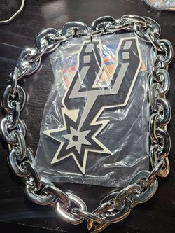 SPURS official NBA chain & logo Necklace New!!