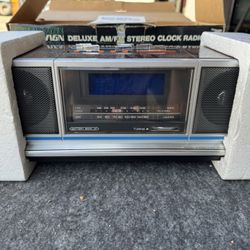 New Old Stock - Vintage Sound Design - AM FM Radio