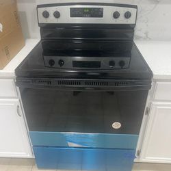 Brand New STAINLESS STEEL AMANA ELECTRIC RANGE