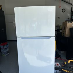 Frigidaire white top freezer 