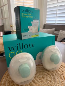 Willow Go Wearable Breast Pump with Storage Bags