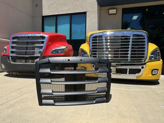 2018+ Freightliner Cascadia Grill (black)