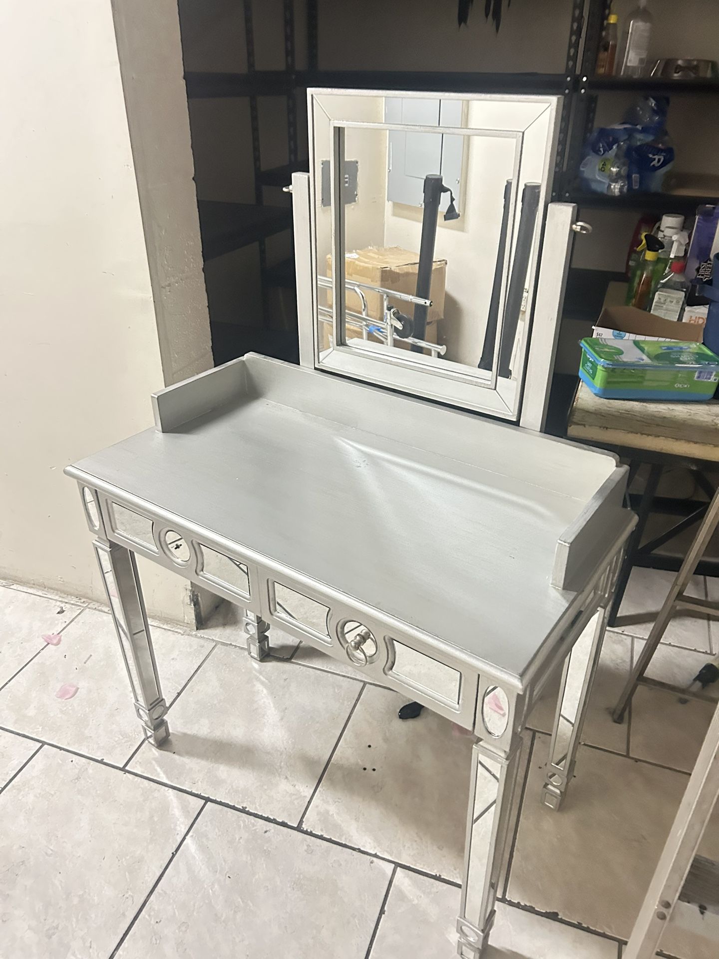 Decorative vanity, chest of drawers