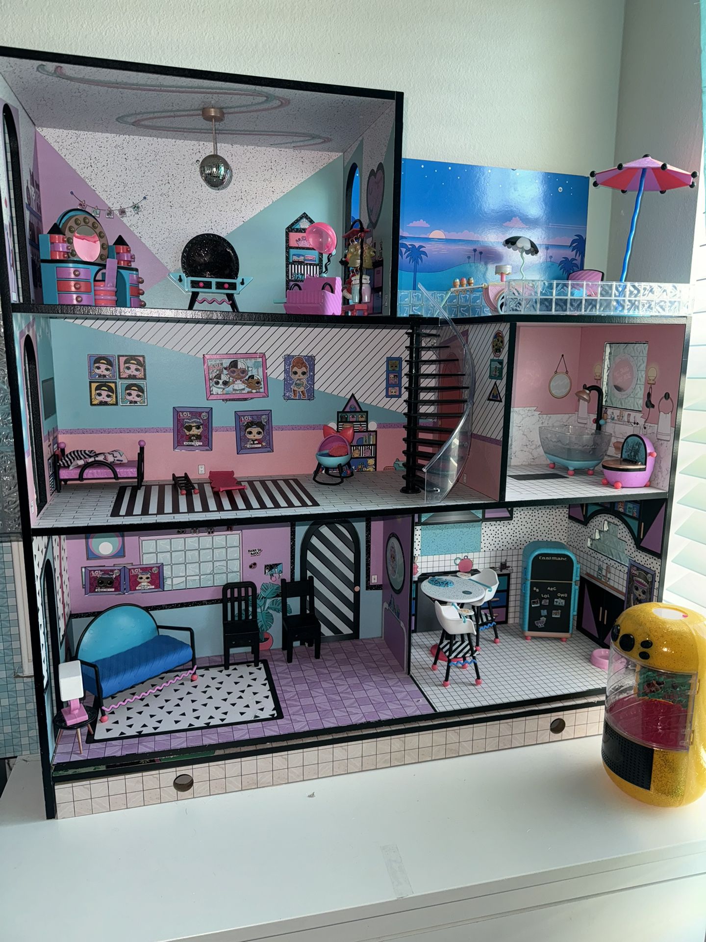 LOL OMG Dolls House & Accessories 