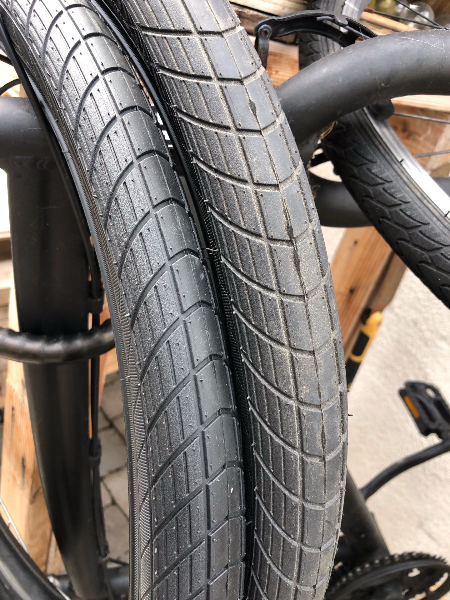 Schwalbee bike tires 26 x 2.15 2.0 4.0 bycicle tire / cruiser Brand New