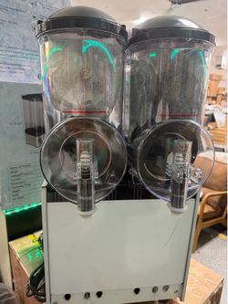 Margarita & slushie machine  Brand new📍$400