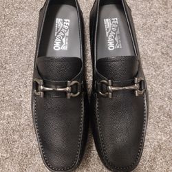 Salvatore Ferragamo Mens Parigi Loafer In Black Pebble Calf