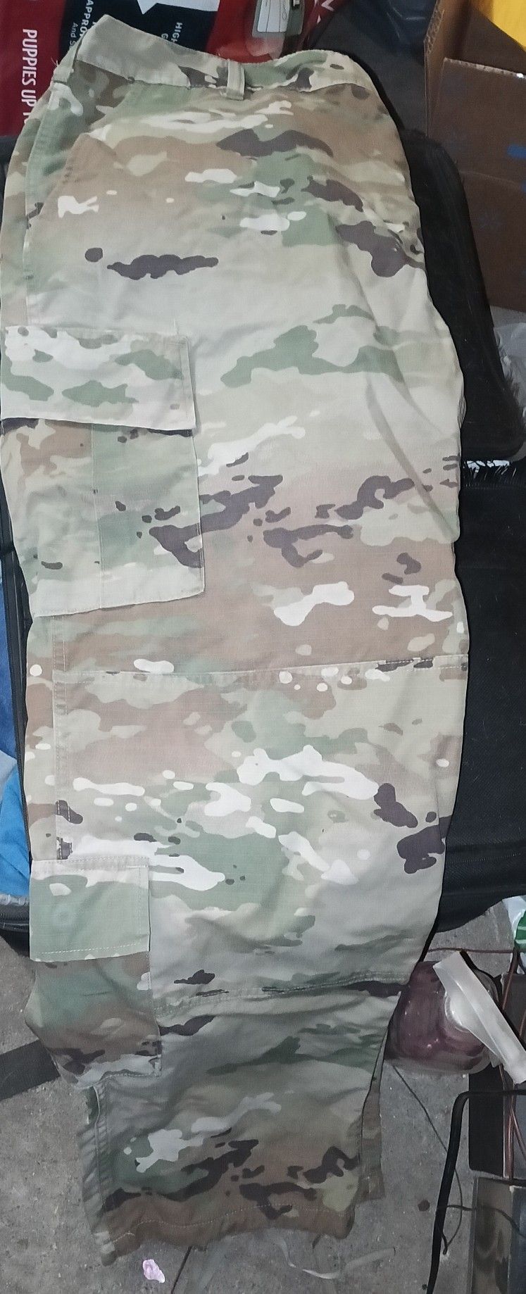 Army Pants Size In Picture $10.00