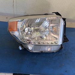 14-21 Toyota Tundra Pickup Truck Factory OEM RIGHT Headlight assembly 2014-2021