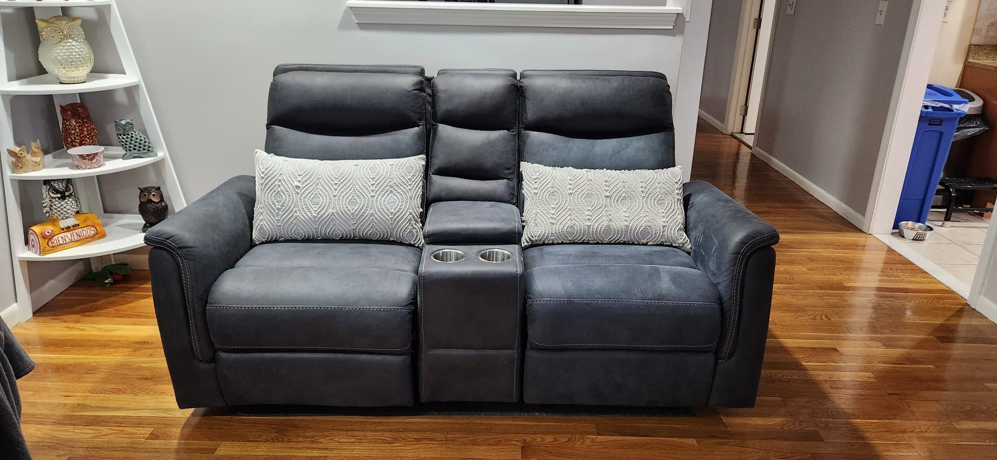 Loveseat 