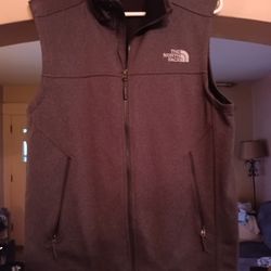 The North Face Men's Apex Canyonwall Vest in Grey B4230 Size small maybe medium $60