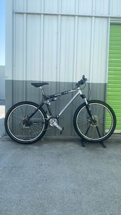 ROCKY MOUNTAIN BIKE FULL SUSPENSION