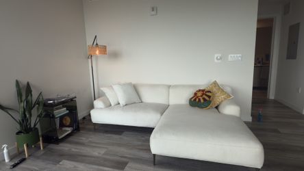 Article - Abisko 94.5” x 63.5” Right Sectional Sofa – Quartz White