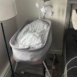 Simmons Shooting Star Rocking Bassinet