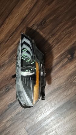 2018 / 2023 Ford Mustang Headlight Right 