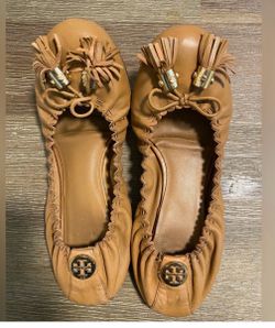 Tory Burch Camel Leather Tassel Ballet Flats – Size 8