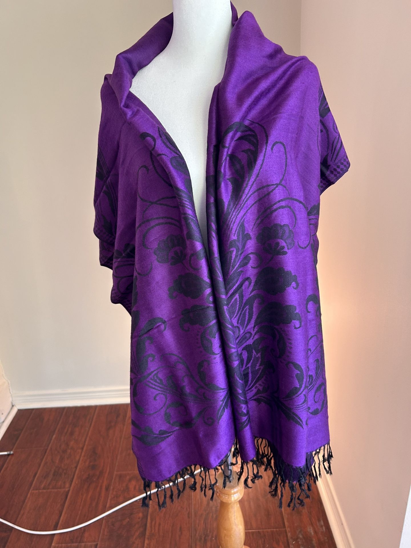 Shawl scarf lite warm purple le with black pattern Measurements 72” X27” With fringe