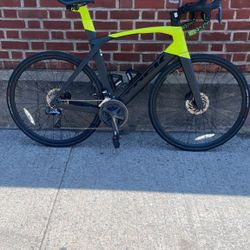 Trek Madone SL 6 – Size 58cm – Ultegra/Dura-Ace Di2 Upgraded 