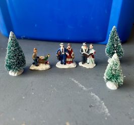 3 Pc. Christmas Figures Ceramic, Carolers 
