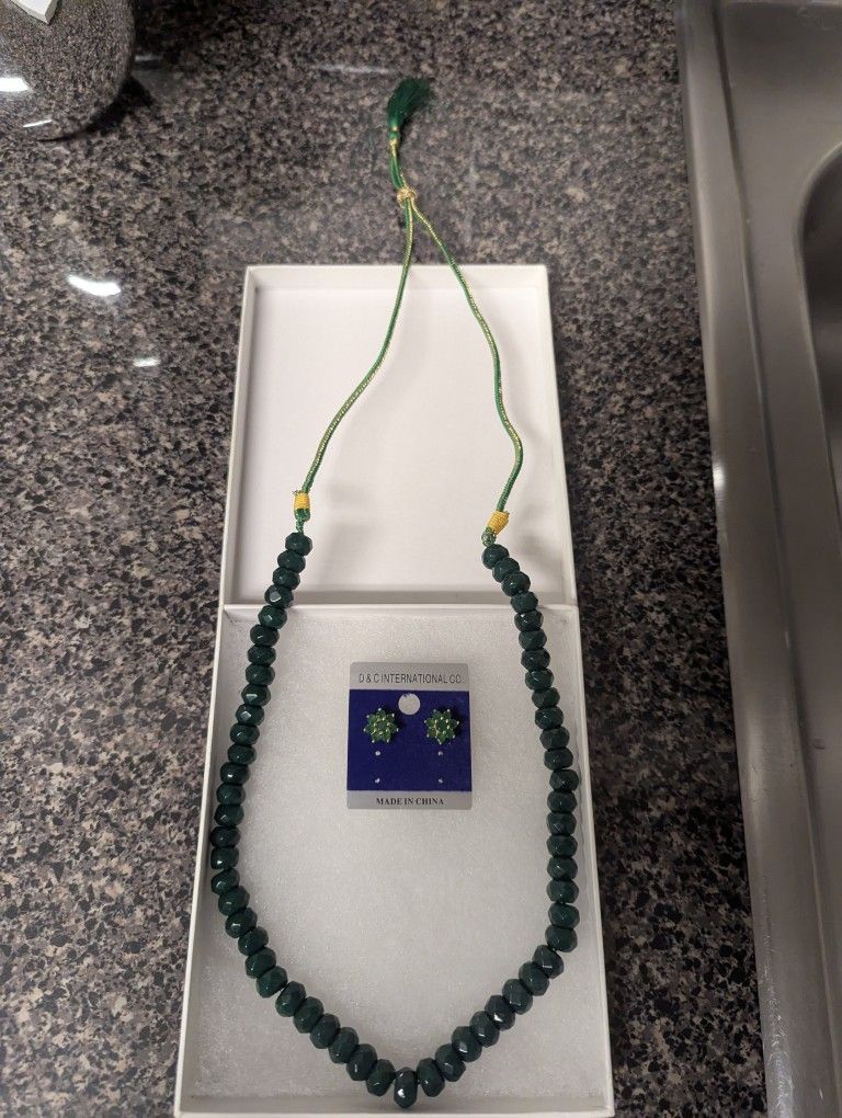 BRAND NEW Jewelry Set