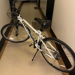 Schwinn Network 3.0 Hybrid 700c 21-Speed 18" Aluminum Frame - White. Purchased June 2025. In specialized stores it goes for $1033. Only used  2 hours 
