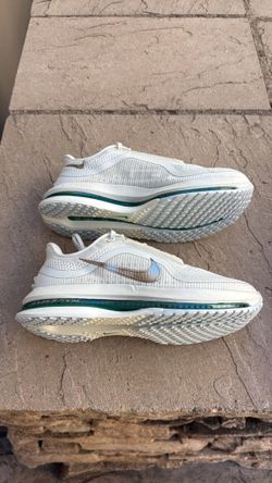 New Nike Pegasus premium sea glass silver running shoes Women’s 11, Men’s 9.5