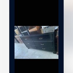 🥰BEAUTIFUL QUEEN SIZE BEDROOM SET: DRESSER, CHEST, BED FRAME—BLACK COLOR🥰
