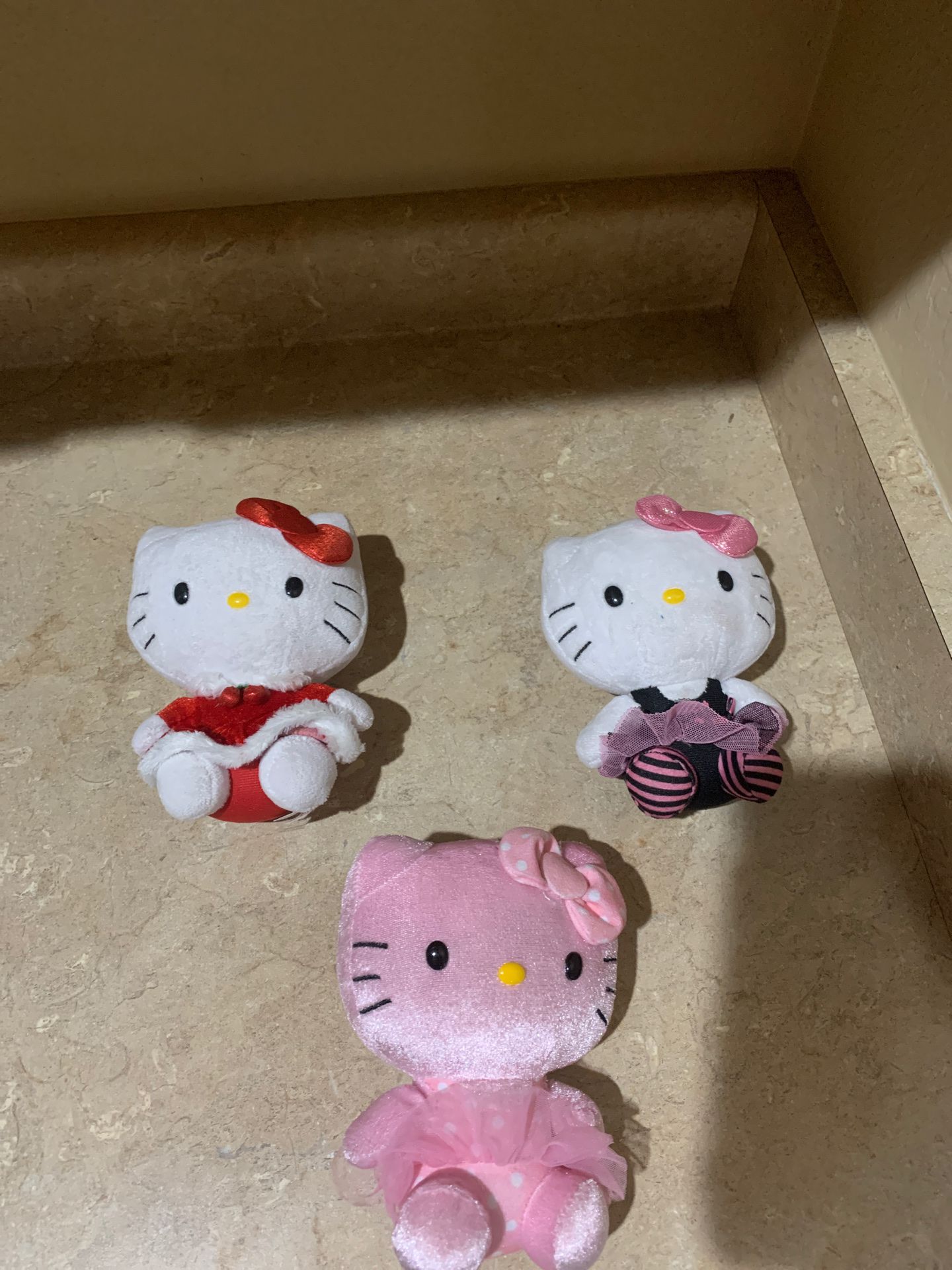 Hello kitty $2each or all for $5firm