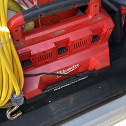Milwaukee Six Battery Rapid Charger