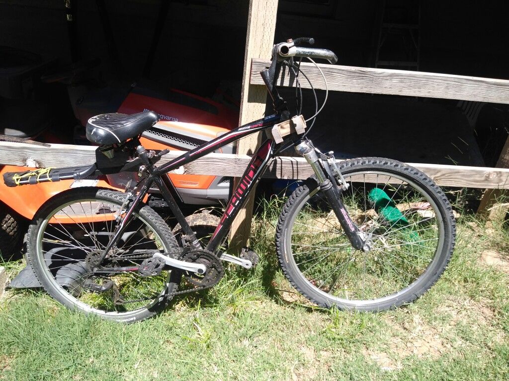 Schwinn Sidewinder SR Suntour mountain bike
