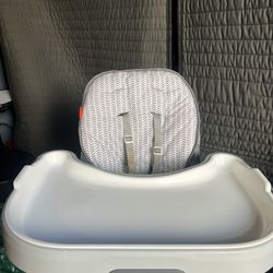 Fisher-Price SpaceSaver High Chair, portable infant-to-toddler dining chair and booster seat