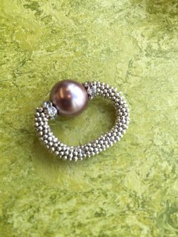 💕 Silver tone ring with shell and crystal