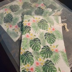 6.5 x 5 in tropical gift bags