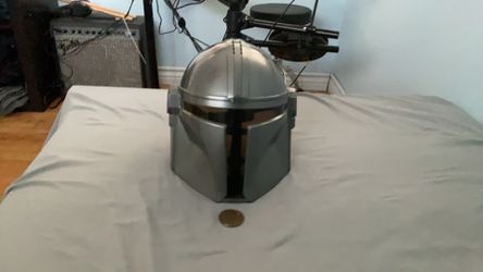 Mandalorian Mask with sound plus a bronze Grogu Medalion