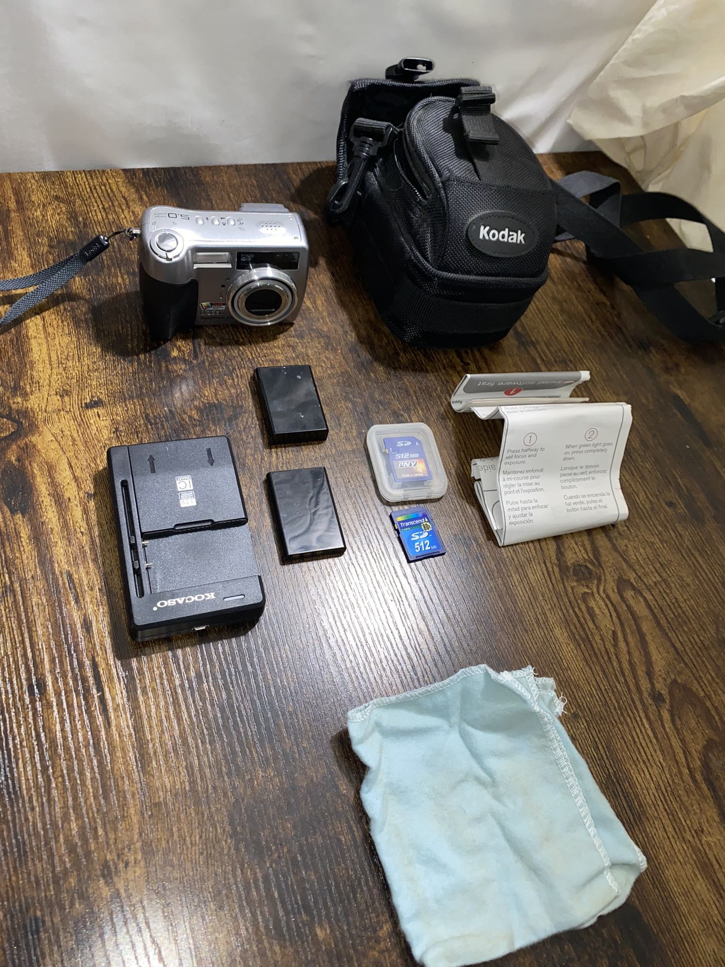 Kodak EasyShare Z730 Camera 5.0 MP 4X Optical Zoom With Extra Battery