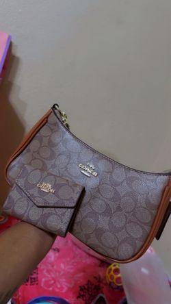 Coach Teri set