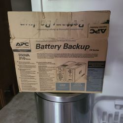 New In Box APC Battery Backup 350va 210 Watts