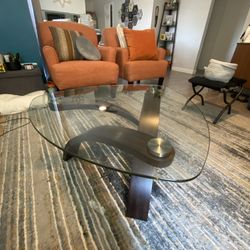2 Pieces. Coffee & End Table