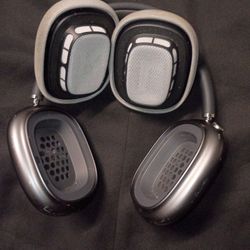 Apple AirPods Max (Space Gray) – Priced to Sell Today