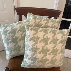Room Essentials Houndstooth Woven Jacquard Chenille 16x16 Pillows Green/White 