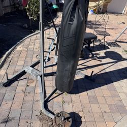 100 Lbs Punching Bag And Stand 
