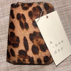 New Day woman’s  wallet