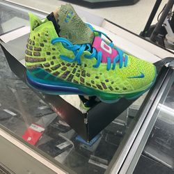 LeBron Xvii Size 8.5