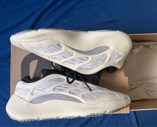 Yeezy 700v3 Azuel