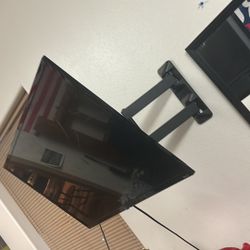Roku Smart Tv, 40 Inches(I Think)