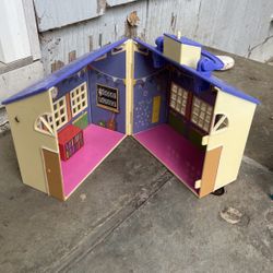 Props Pig School House