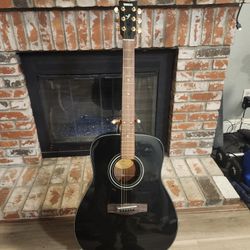 Yamaha f335 dreadnought acoustic guitar 