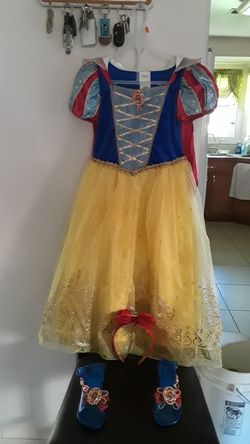 Snow white costum with shoes and diadem