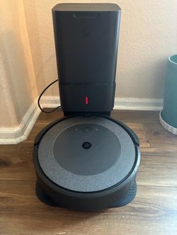 iRobot Roomba Robot Vacuum with Auto-Empty Base