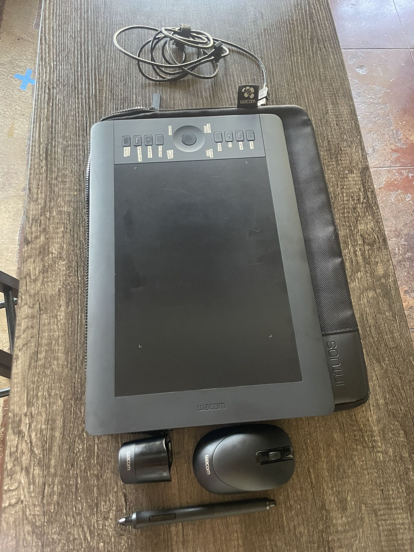 Wacom Intuos Pro Drawing Tablet (Medium)